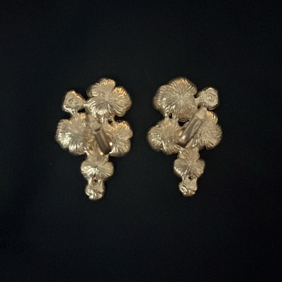 Vintage flower design earrings - Picture 2 of 3